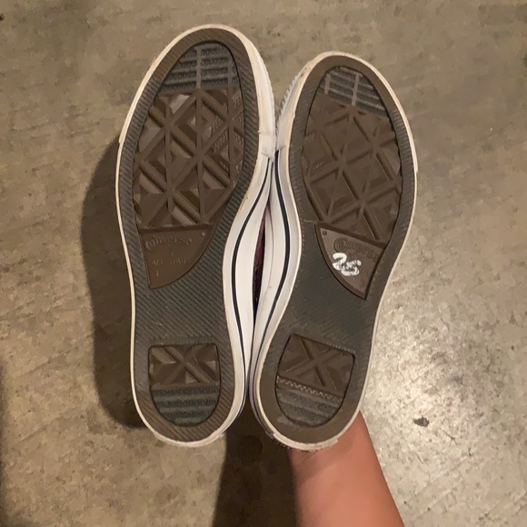 WOMENS MAROON CONVERSE - Picture 2 of 2